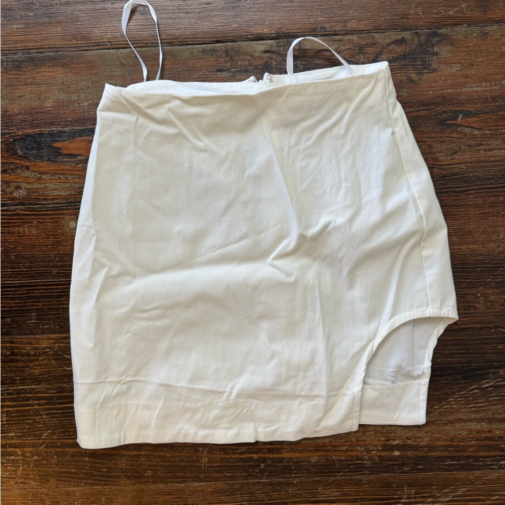 H:ors white mini skirt size xs never been worn